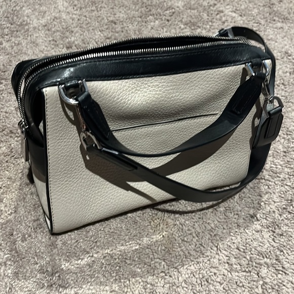 Michael Kors Medium Size Leather Tote. Cement/Black - Picture 3 of 3